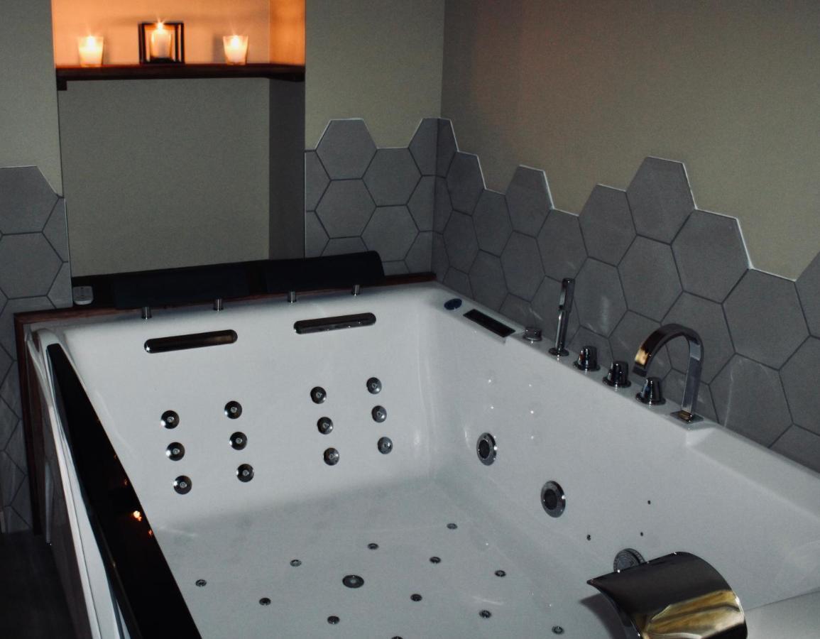 Superbe Appartement Avec Jacuzzi Et Jardin Prive Marlhes Exteriör bild